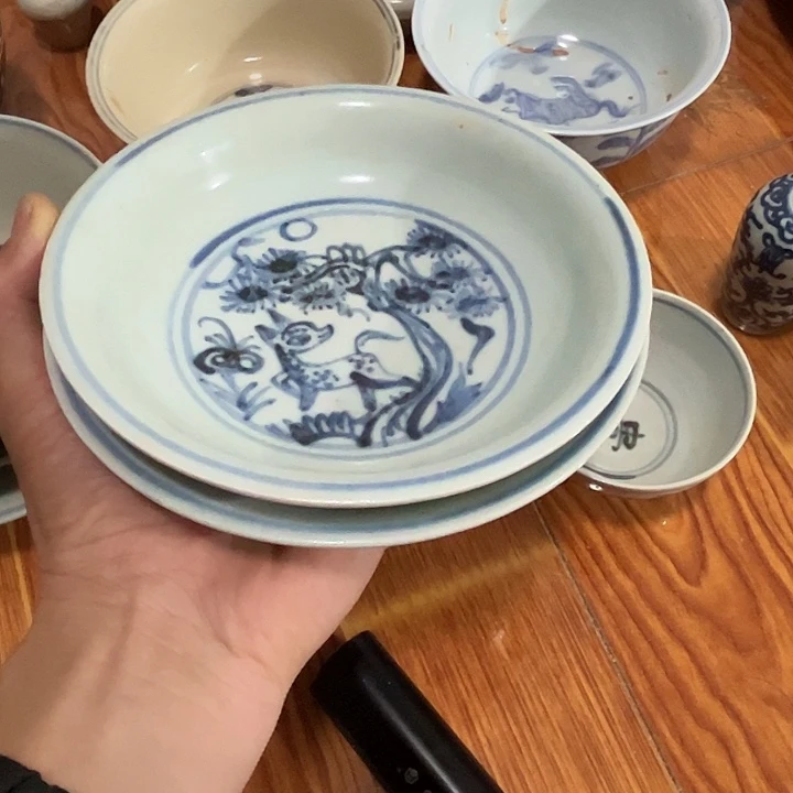 碗随****7青苑文饰的一个盘子