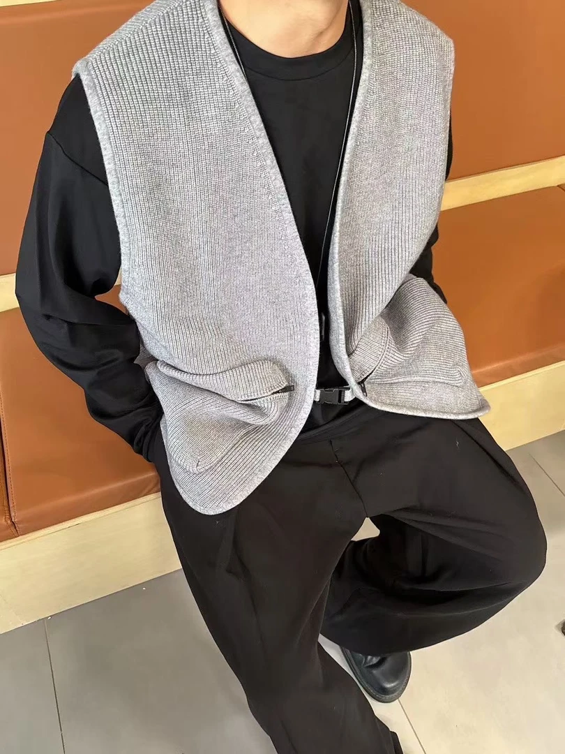 V领秋冬纯色常规款马甲宽松型标准本布休闲百搭