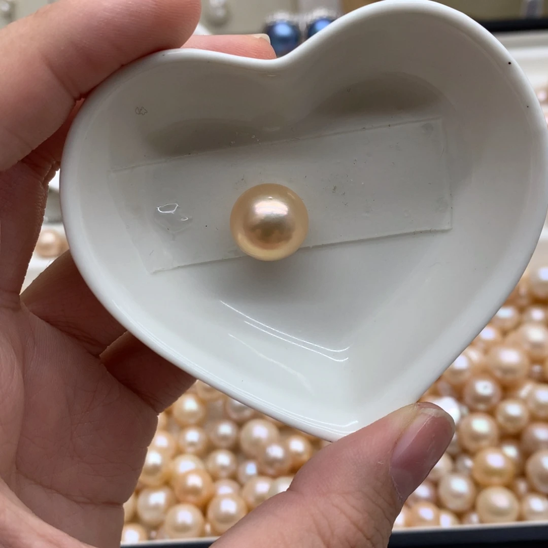 颈饰淡水珍珠未镶嵌有瑕疵，半孔