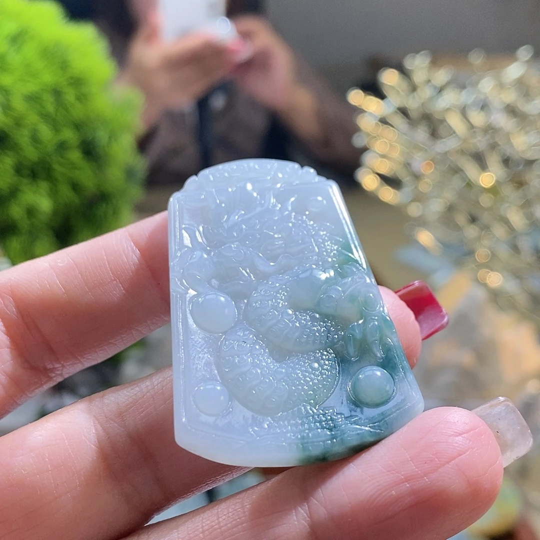 【闪购商品】翡翠颈饰未镶嵌龙牌