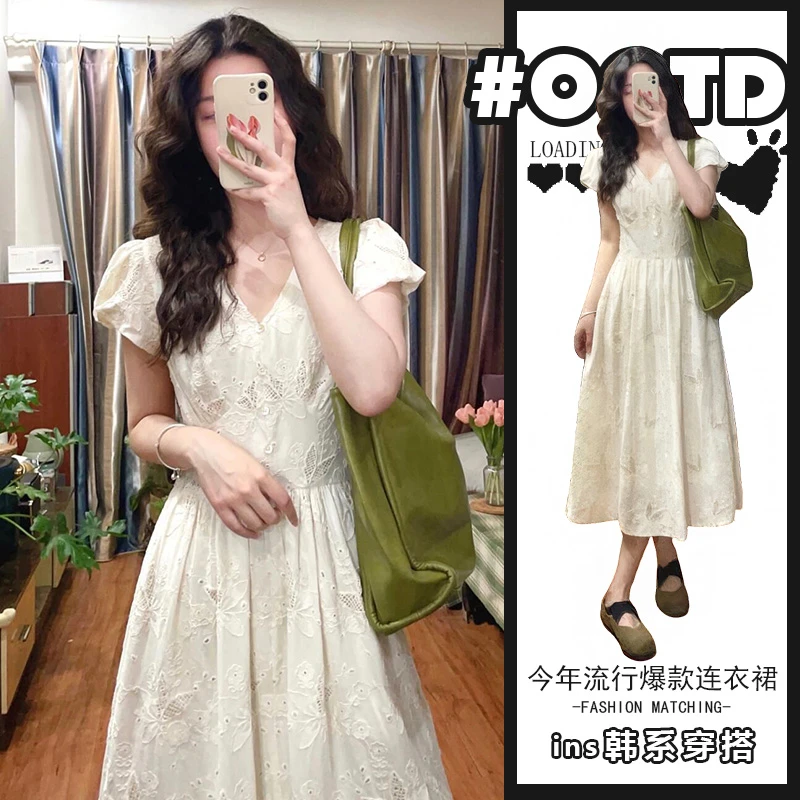 2025年新款设计感别致肌理感别致连衣裙女法式仙女v领收腰A字裙潮