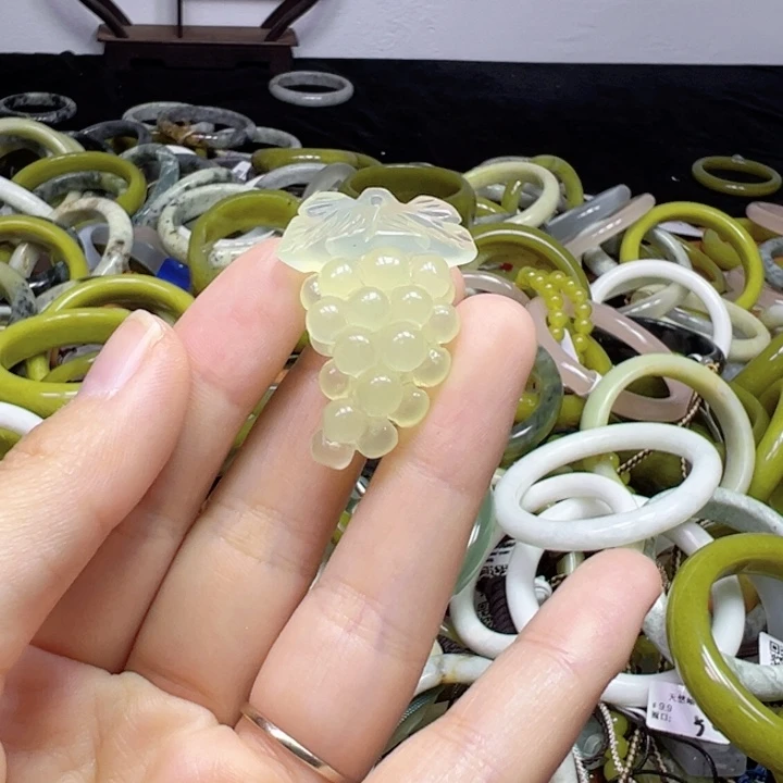 未镶嵌蛇纹石玉手链