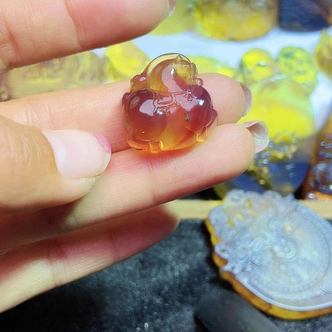 琥珀颈饰未镶嵌马