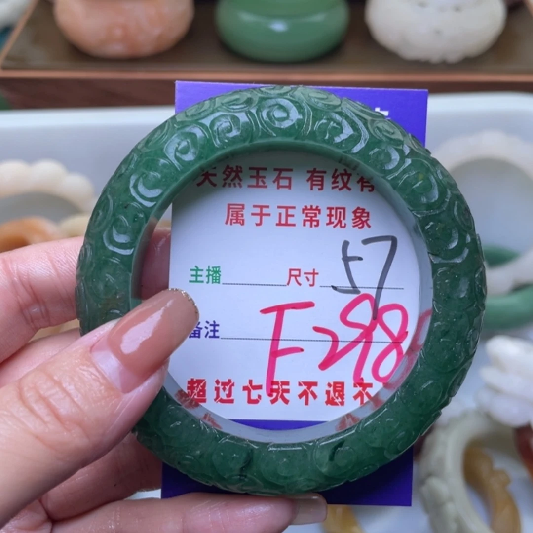【闪购商品】未镶嵌手镯（圆镯）石英质玉