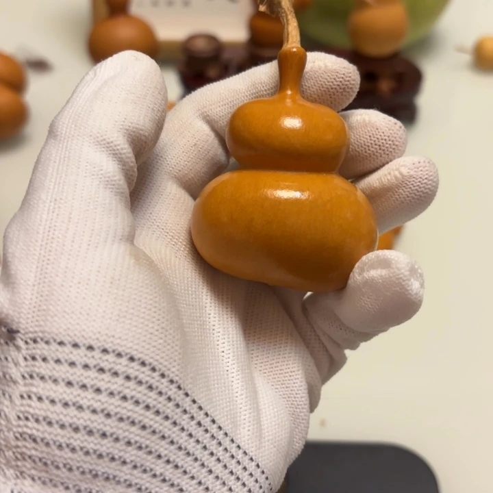 小***胡天然手捻老皮葫芦