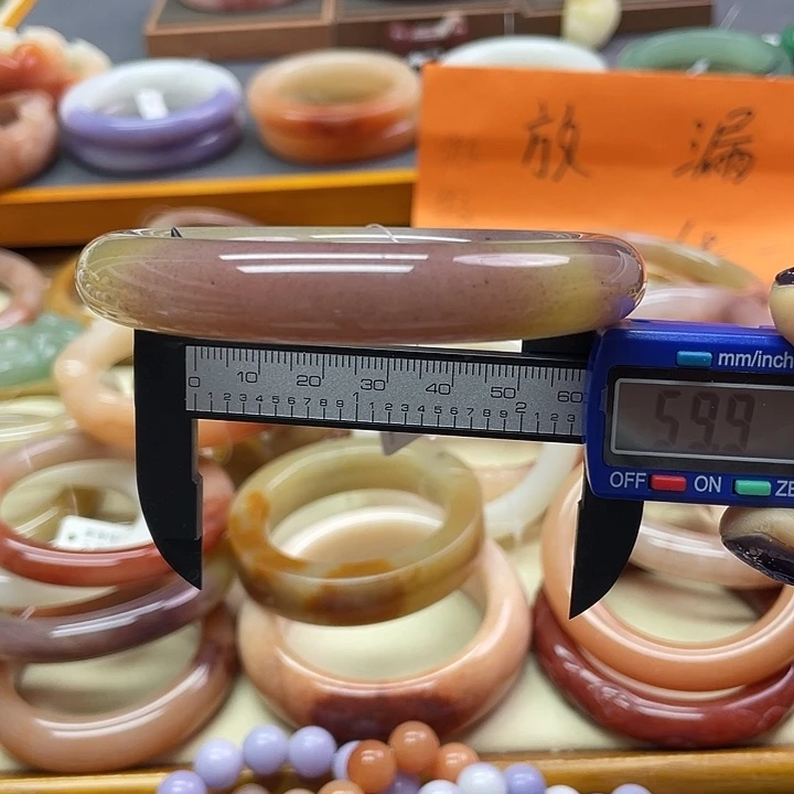 未镶嵌手镯石英质玉