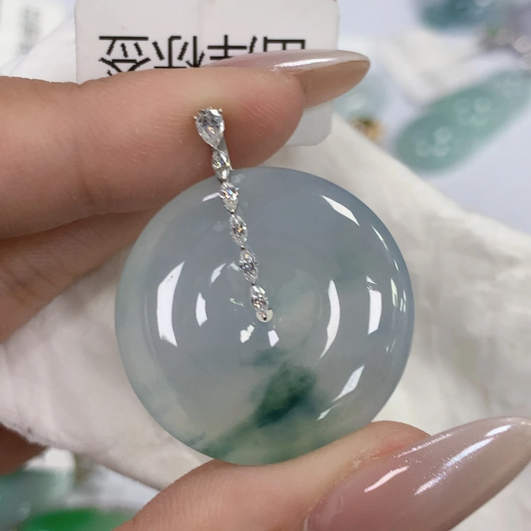 颈饰18K金镶嵌翡翠