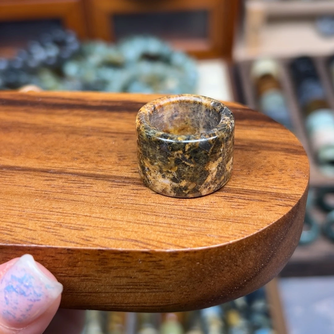 蛇纹石玉未镶嵌颈饰内径17.3