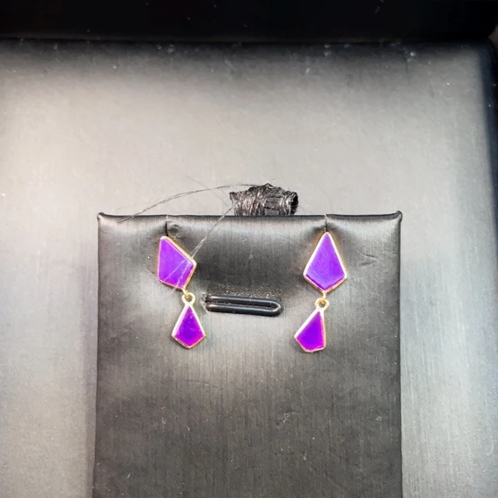 18K金镶嵌苏纪石（舒俱来）高品耳饰