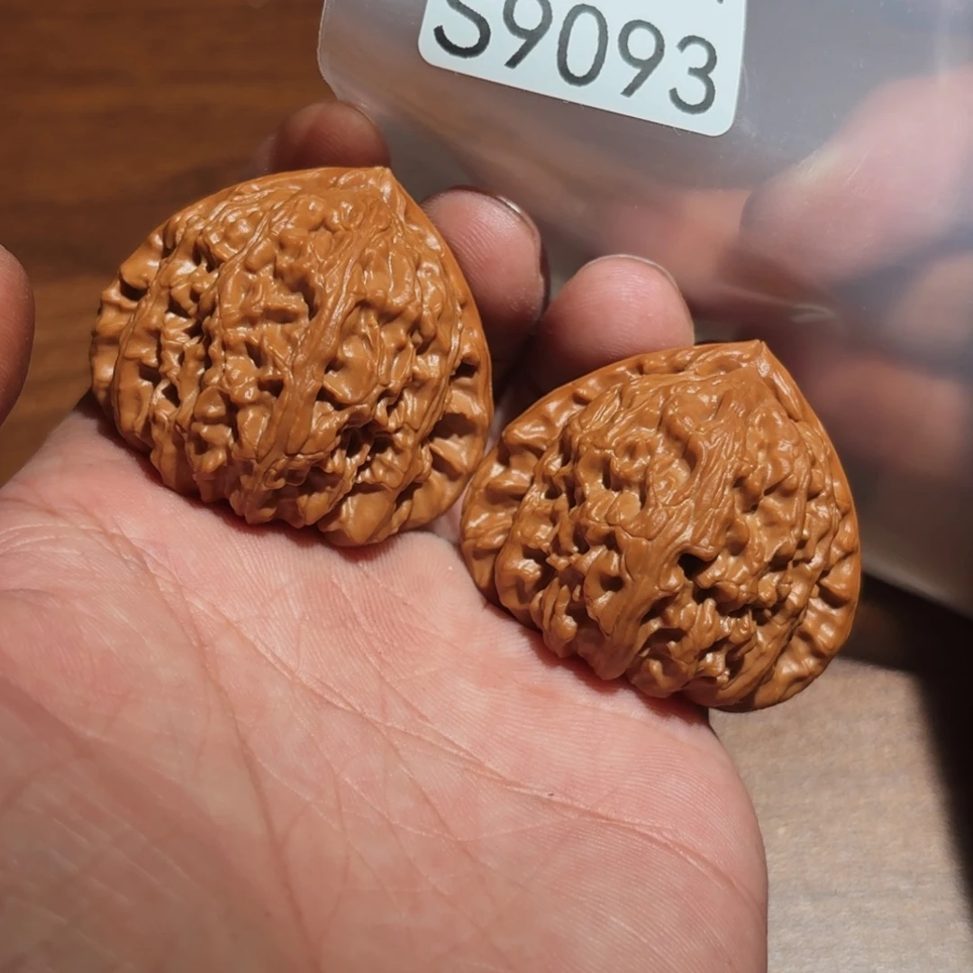 吊坠文玩核桃三角白