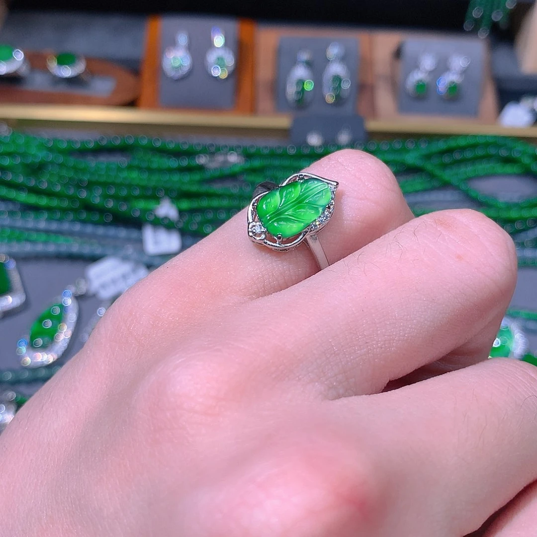 翡翠吊坠(赠链)未镶嵌天然