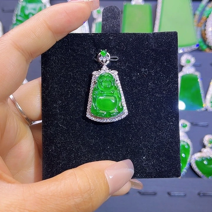 翡翠颈饰未镶嵌布袋佛