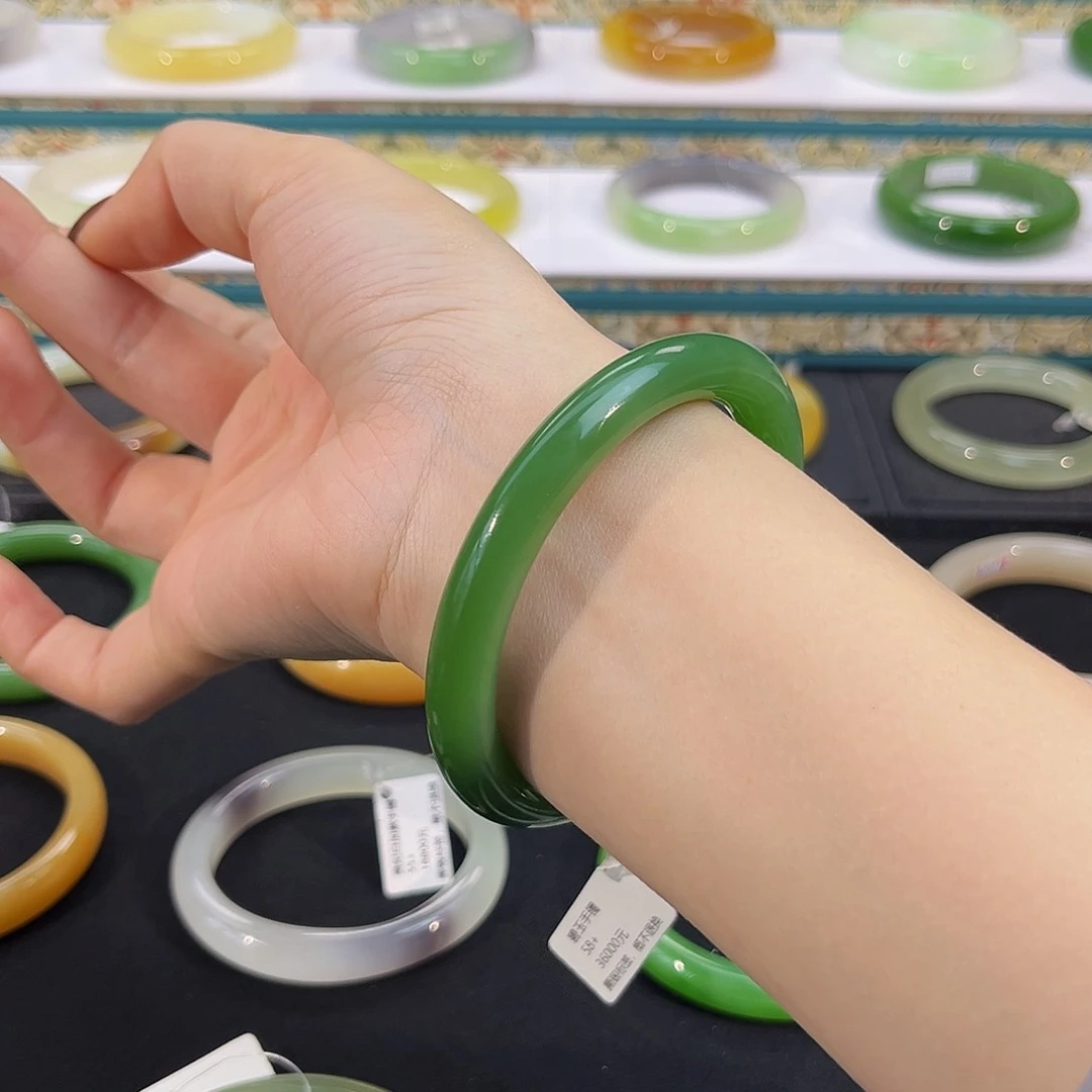 未镶嵌手镯和田玉-细底果阳绿圆条