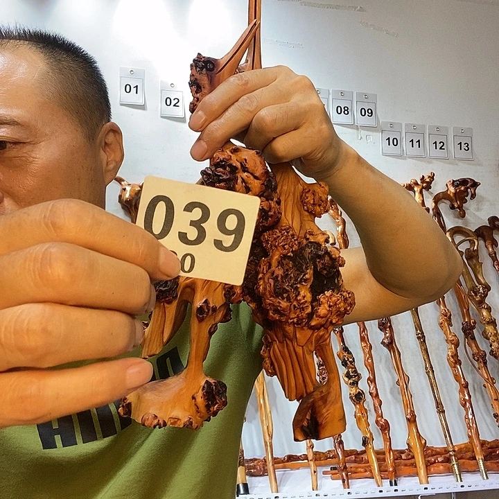 牢***终黑果木云南黑果木树榴摆件