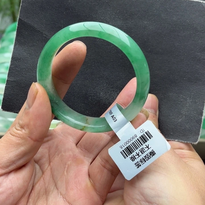 ***ㅤ石英质玉未镶嵌手镯