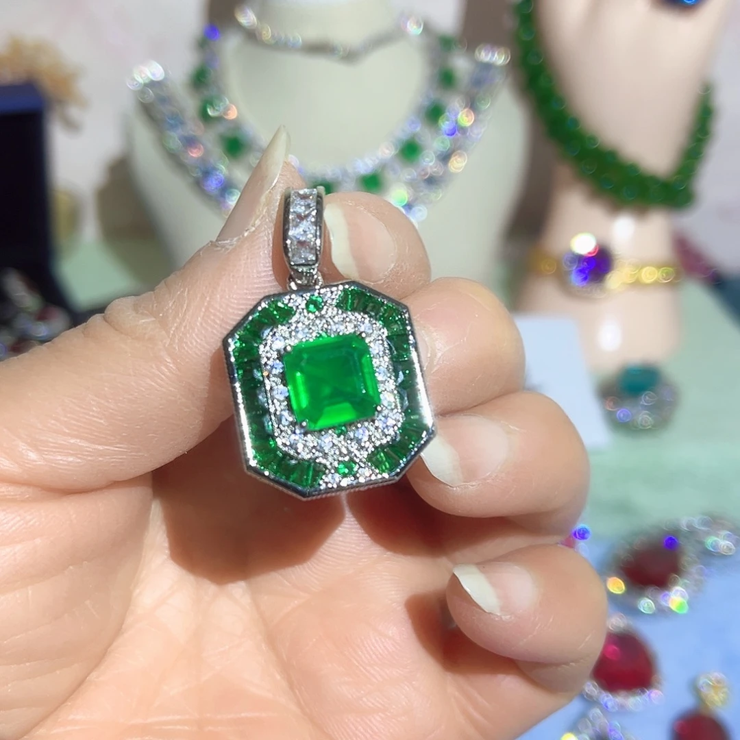 钨金璀璨夺目绿色