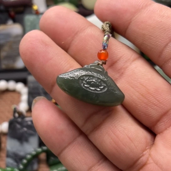 和田玉颈饰未镶嵌