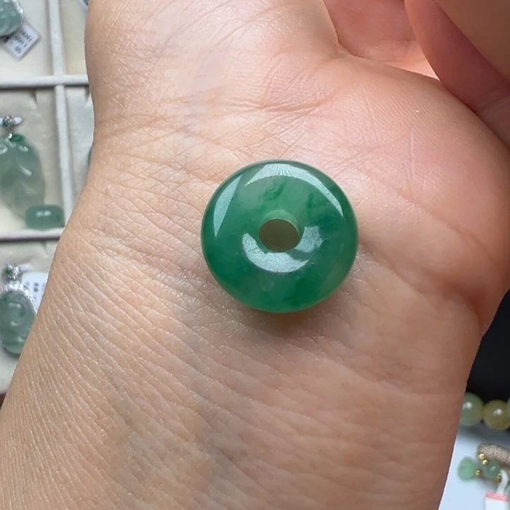 猫***通石英质玉未镶嵌颈饰