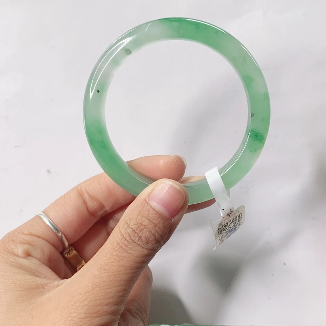 石英质玉未镶嵌手镯