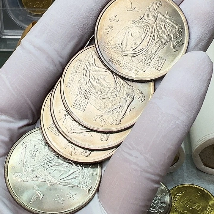 其他普通金属和平年1枚扣盒