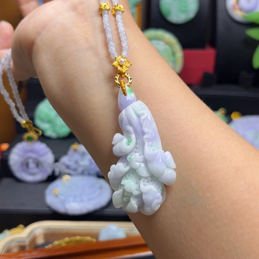 颈饰未镶嵌翡翠春彩