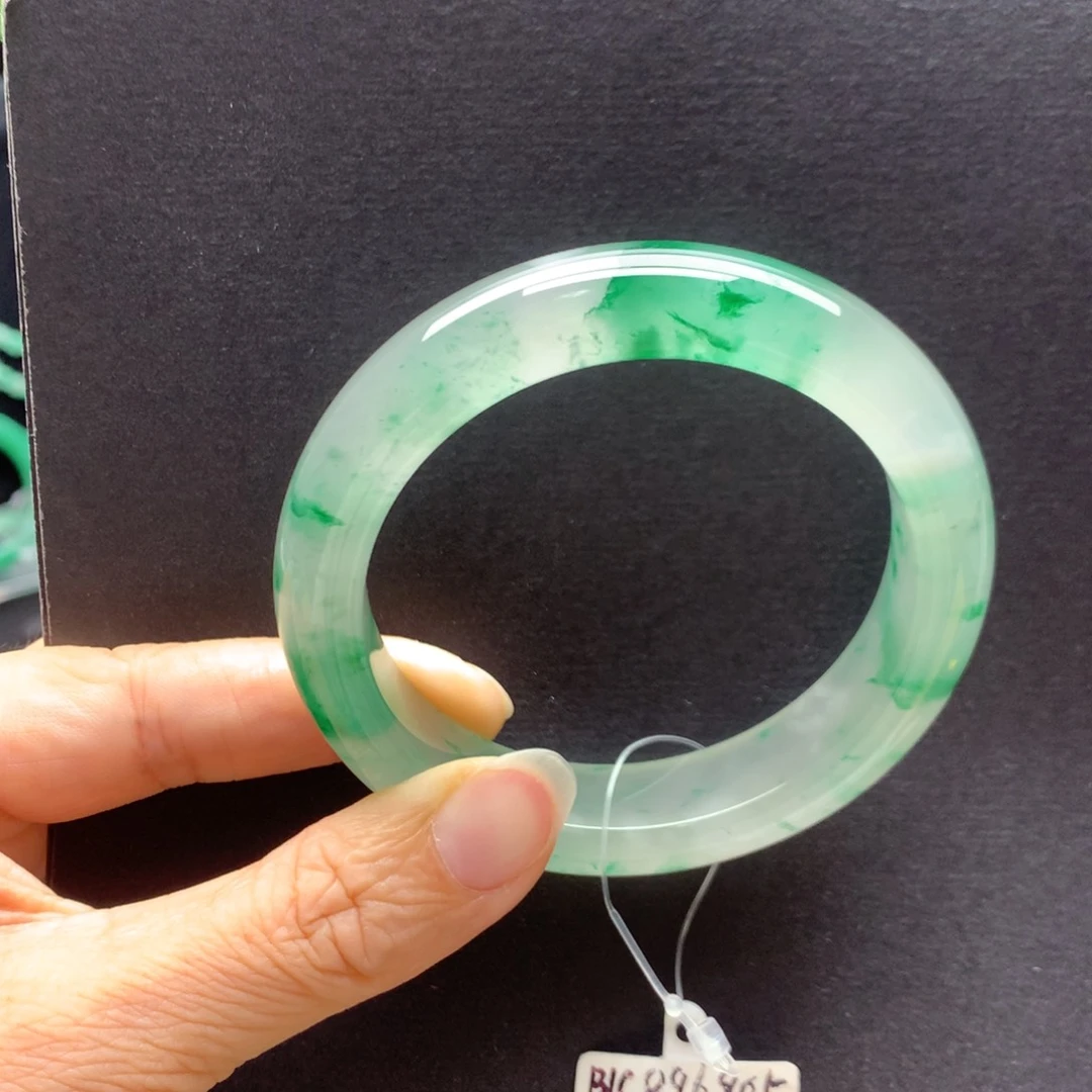 石英质玉手镯未镶嵌香**丹