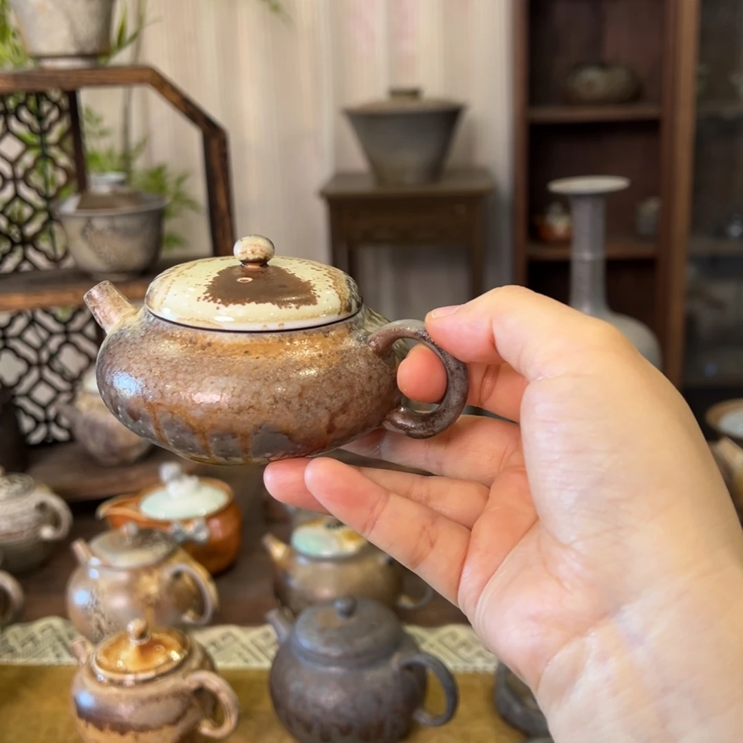 26中白精品扁腹壶