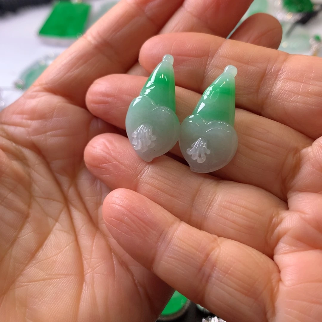 翡翠18K金镶嵌颈饰天然缅甸翡翠A货裸石