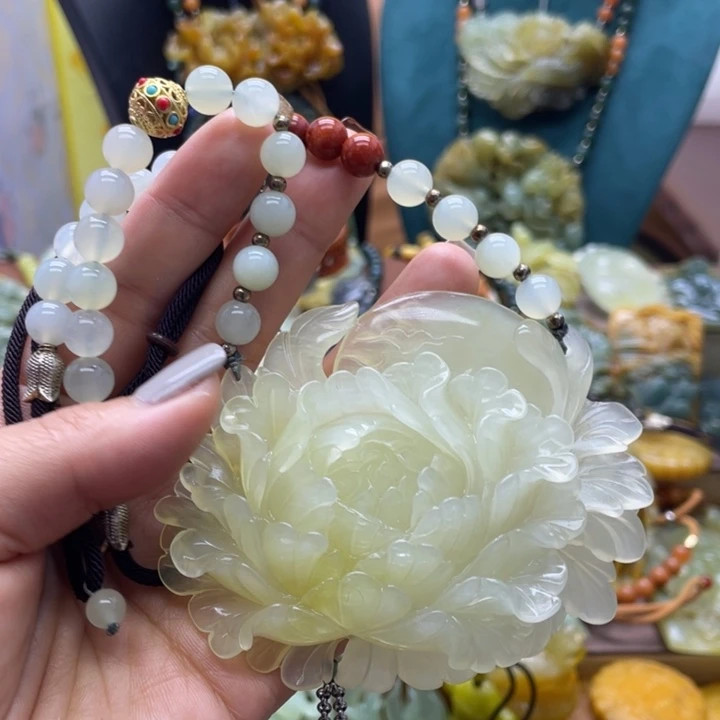 蛇纹石玉未镶嵌颈饰
