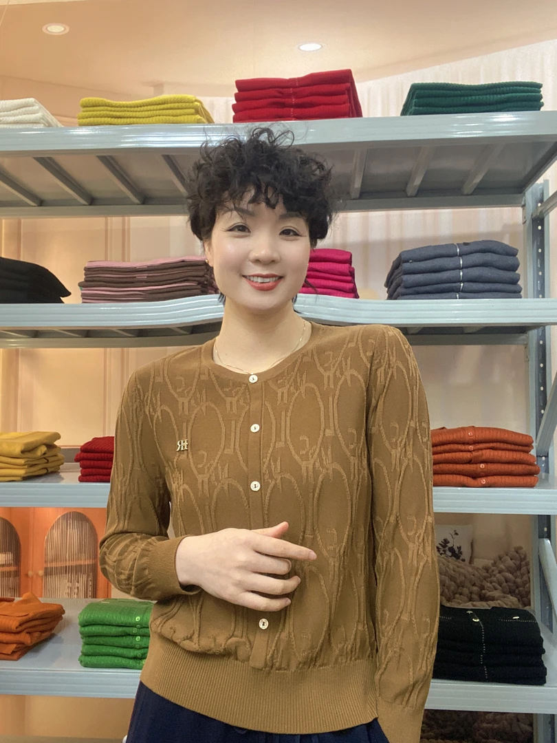 100%莱赛尔纤维O字母提花工艺时尚百搭显瘦针织衫5657