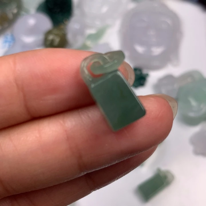 岩***石翡翠未镶嵌颈饰翡翠