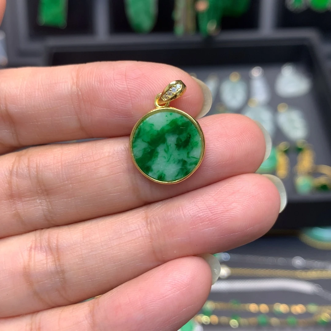 随***缘翡翠未镶嵌颈饰有纹