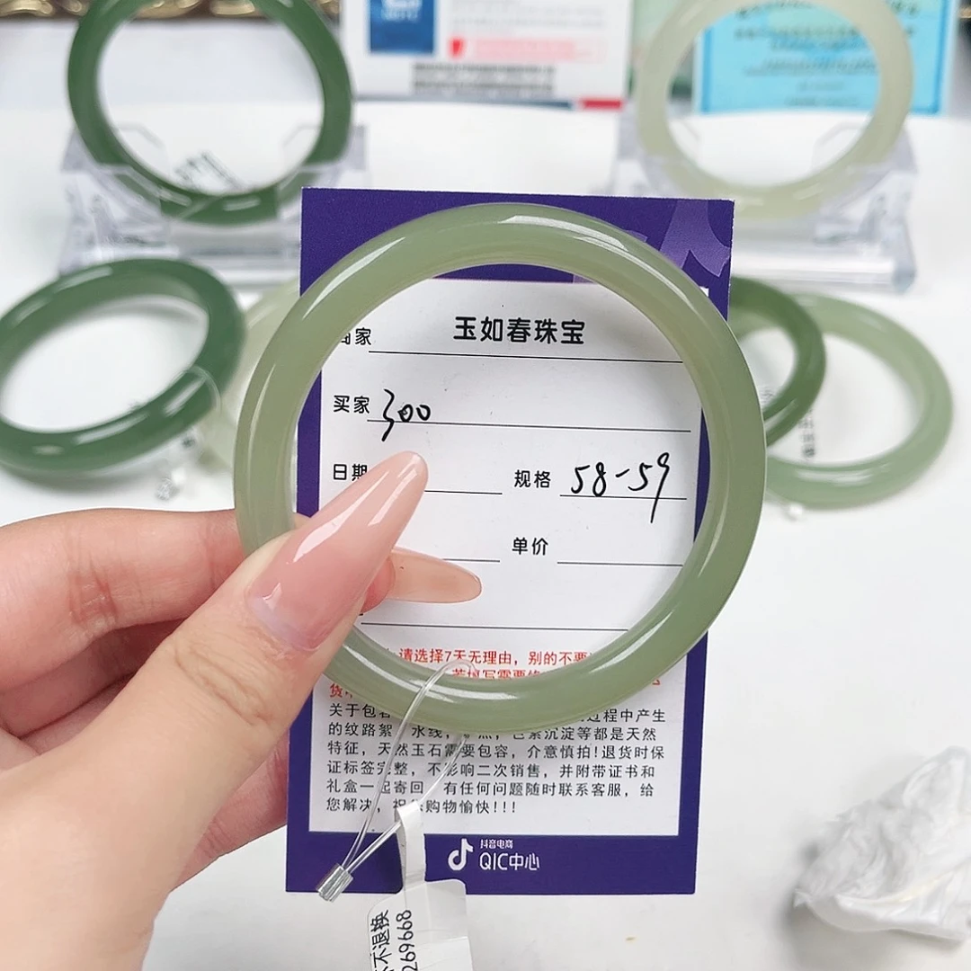 ****凉和田玉手镯未镶嵌