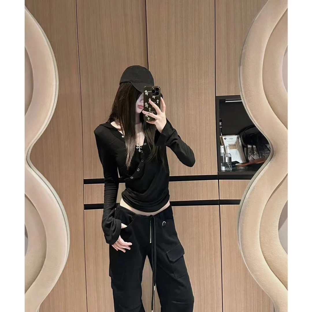 INSERT 很软的打底衫一枚 连帽带设计感小众修身辣妹带垫肩上衣