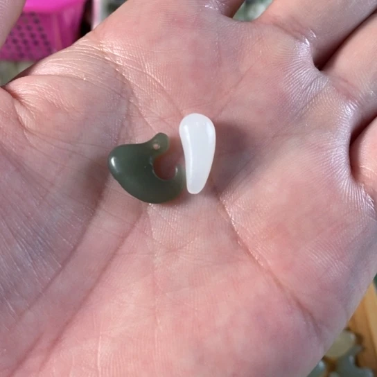 颈饰未镶嵌和田玉（糖玉）