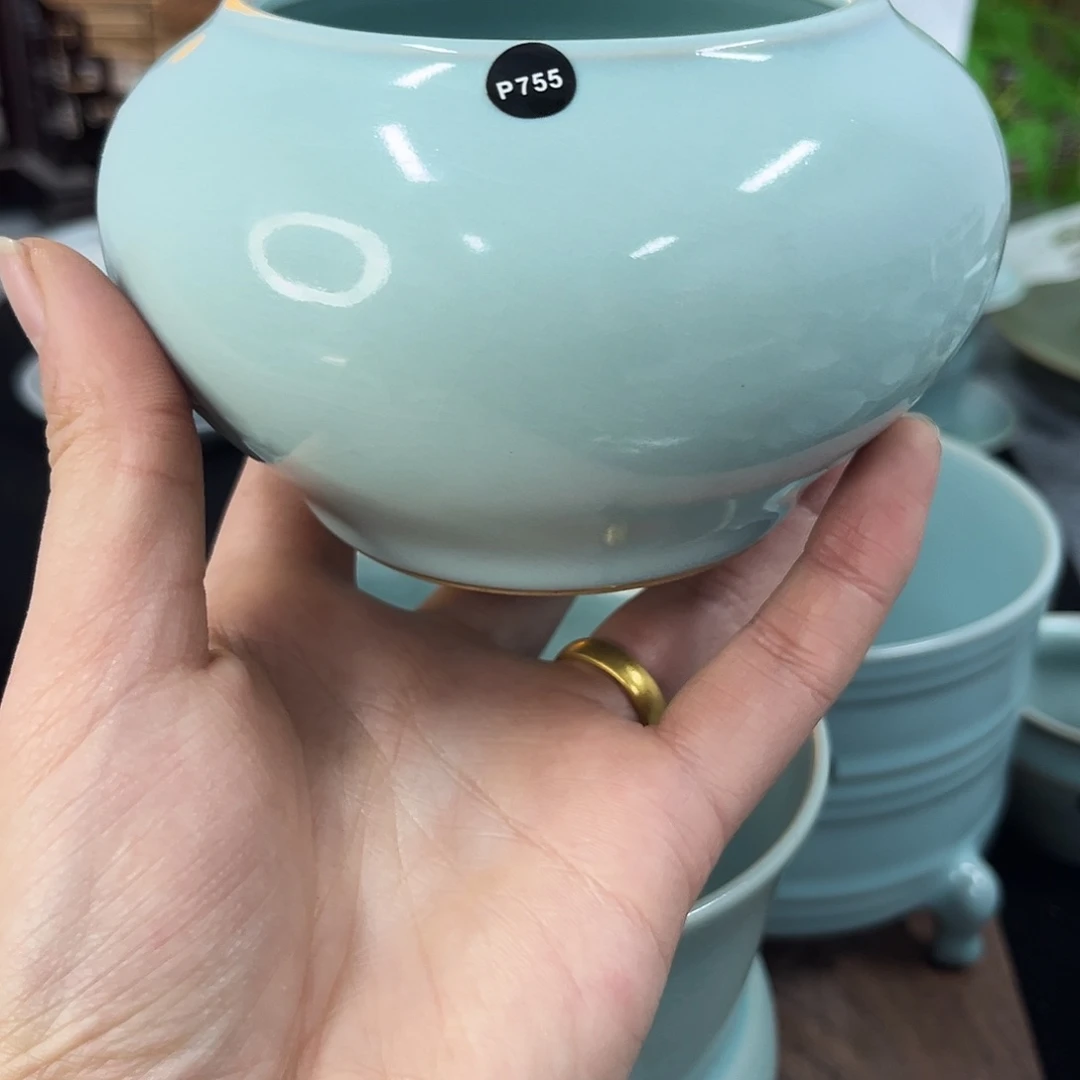 罐橘***欢天青，p755，微瑕。。。。