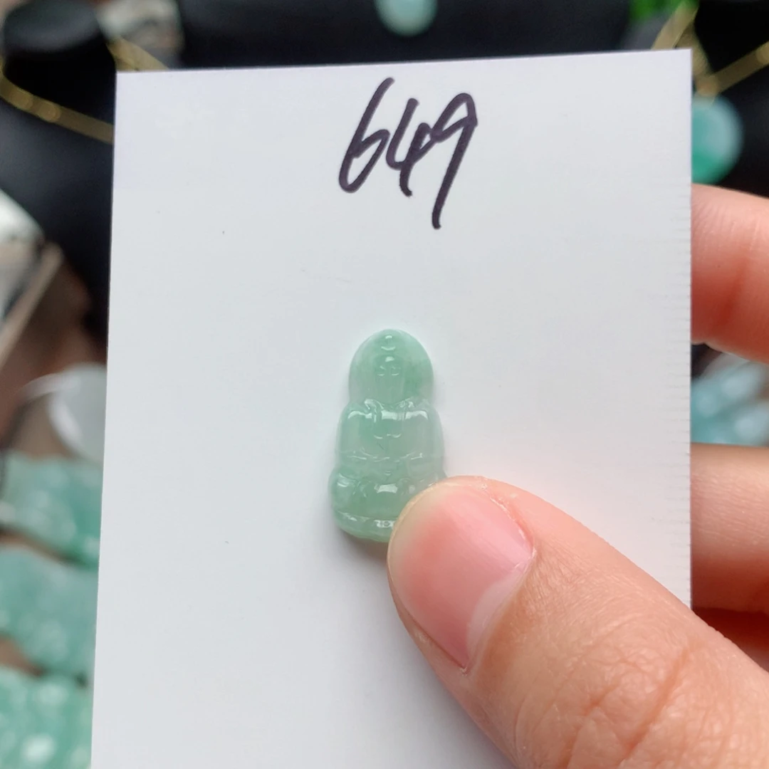 翡翠颈饰未镶嵌C***姐吊坠