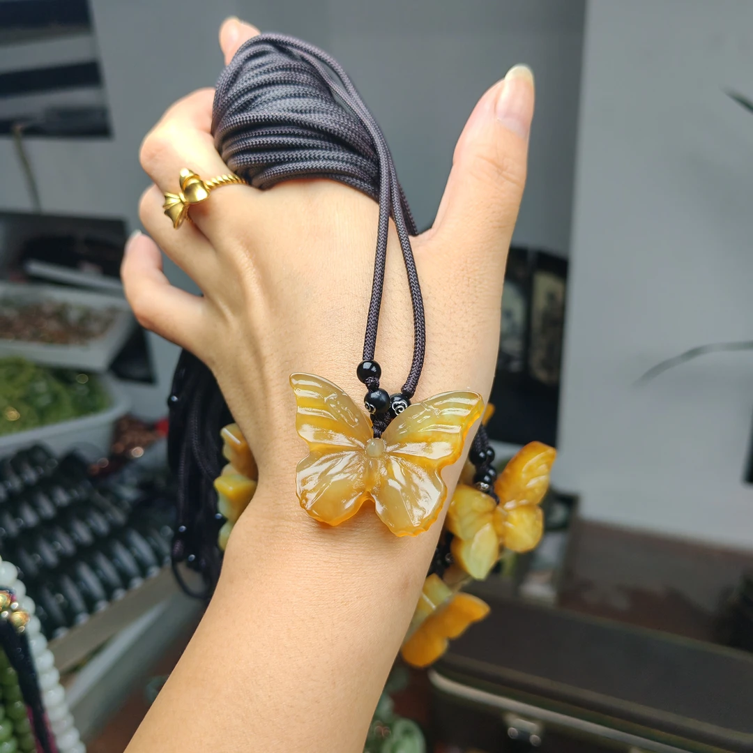 岫玉上品精美花玉蝴蝶挂件(绳子款式)