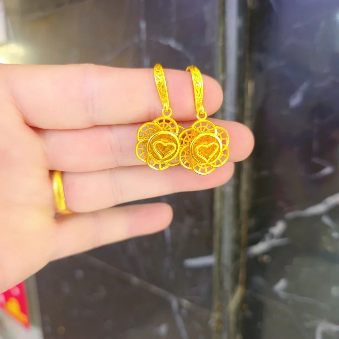 铜合金耳饰 金色气质民族风女欧美风绣球耳环مەڭگۈ ئۆزگەرمەيدۇ