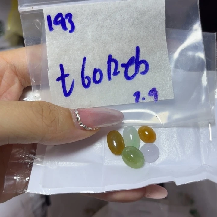 定制翡翠未镶嵌R****a不