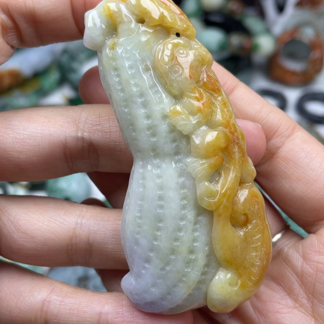 翡翠未镶嵌颈饰牌子