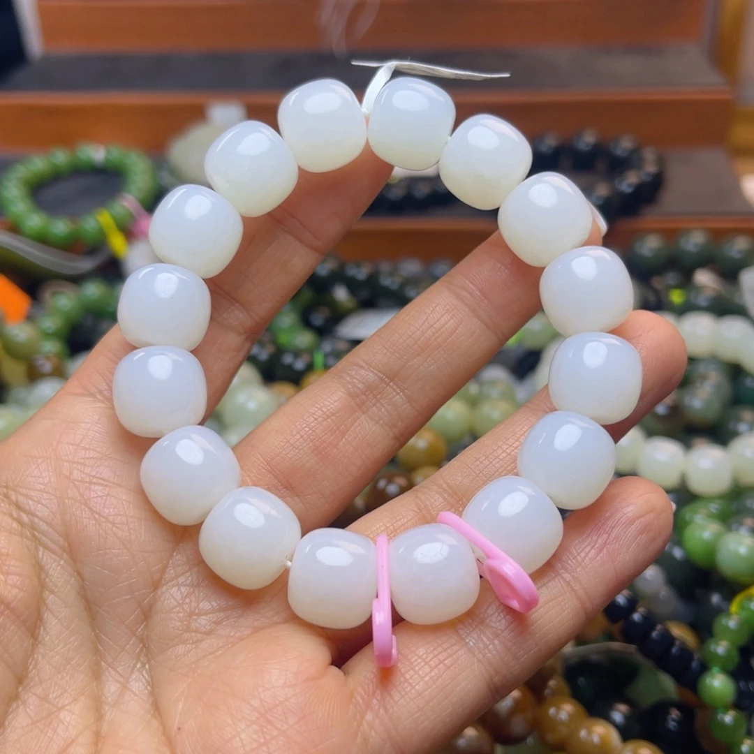 青***走和田玉未镶嵌手链