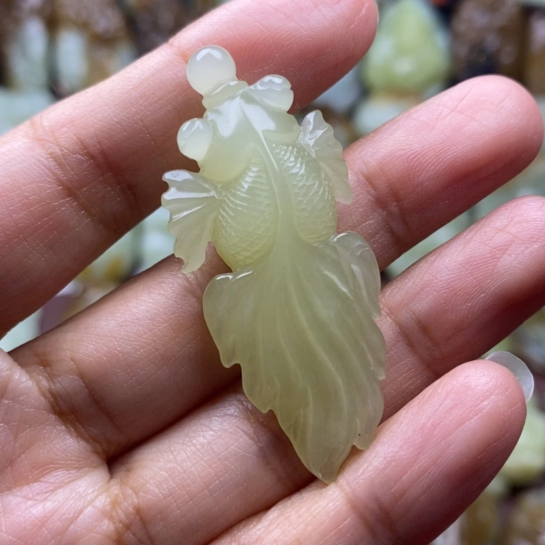 颈饰未镶嵌和田玉（糖玉）