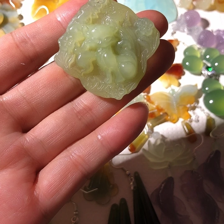 蛇纹石玉未镶嵌颈饰