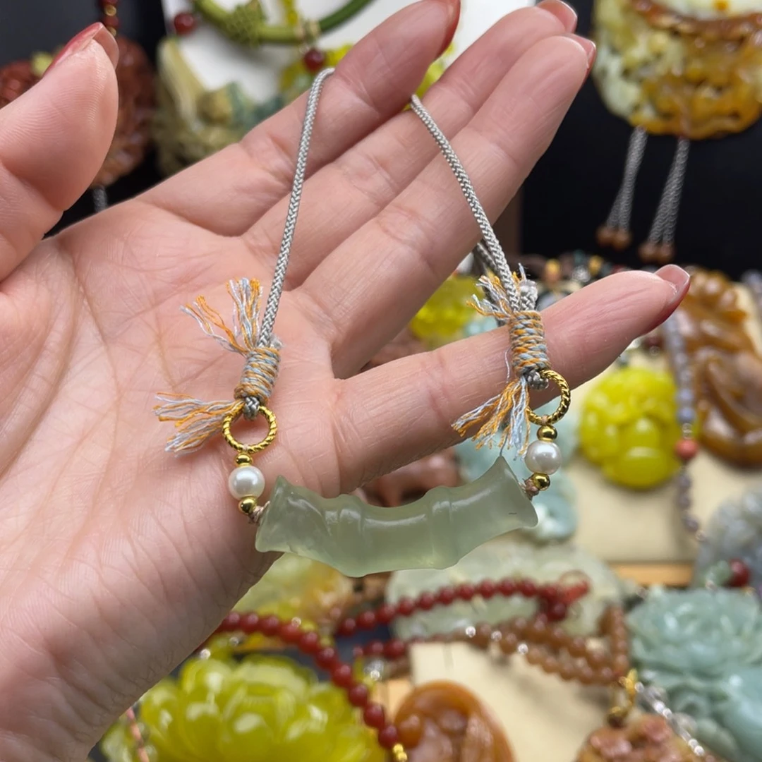 未镶嵌蛇纹石玉颈饰