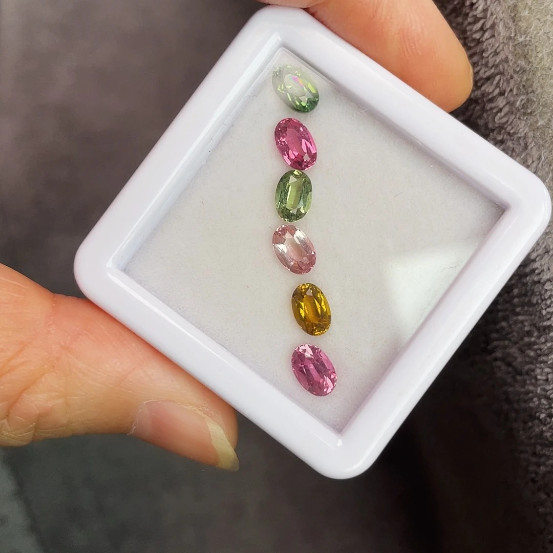 裸石未镶嵌碧玺一组