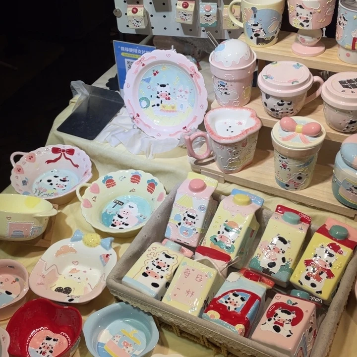 摆件瓷好看的牛奶盒