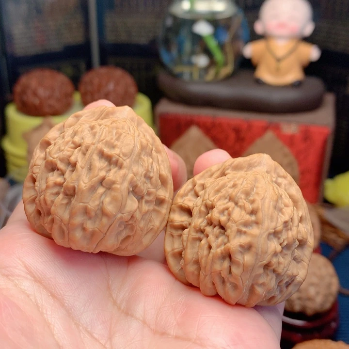 文玩核桃吊坠36野生糖三角