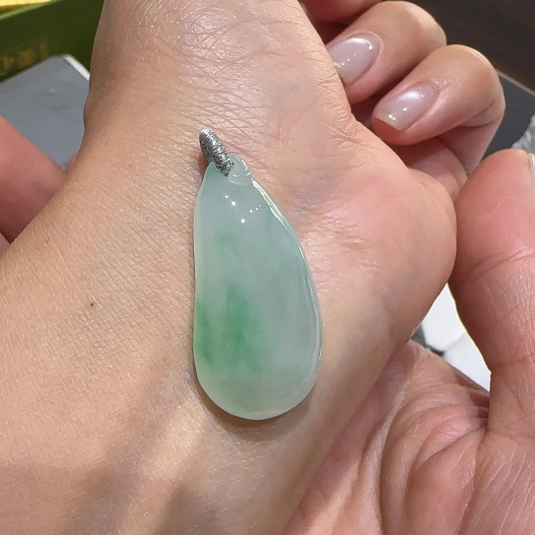 翡翠未镶嵌颈饰福瓜