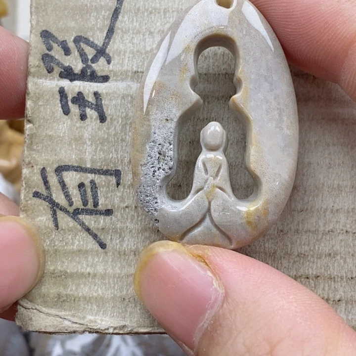 颈饰未镶嵌硅化珊瑚（珊瑚玉）￥****猫小